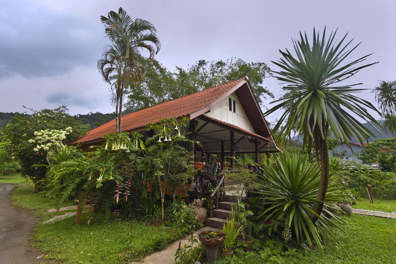 เขาสก ริเวอร์ฟรอนต์ รีสอร์ต Hotel Khao Sok National Park ภายนอก รูปภาพ