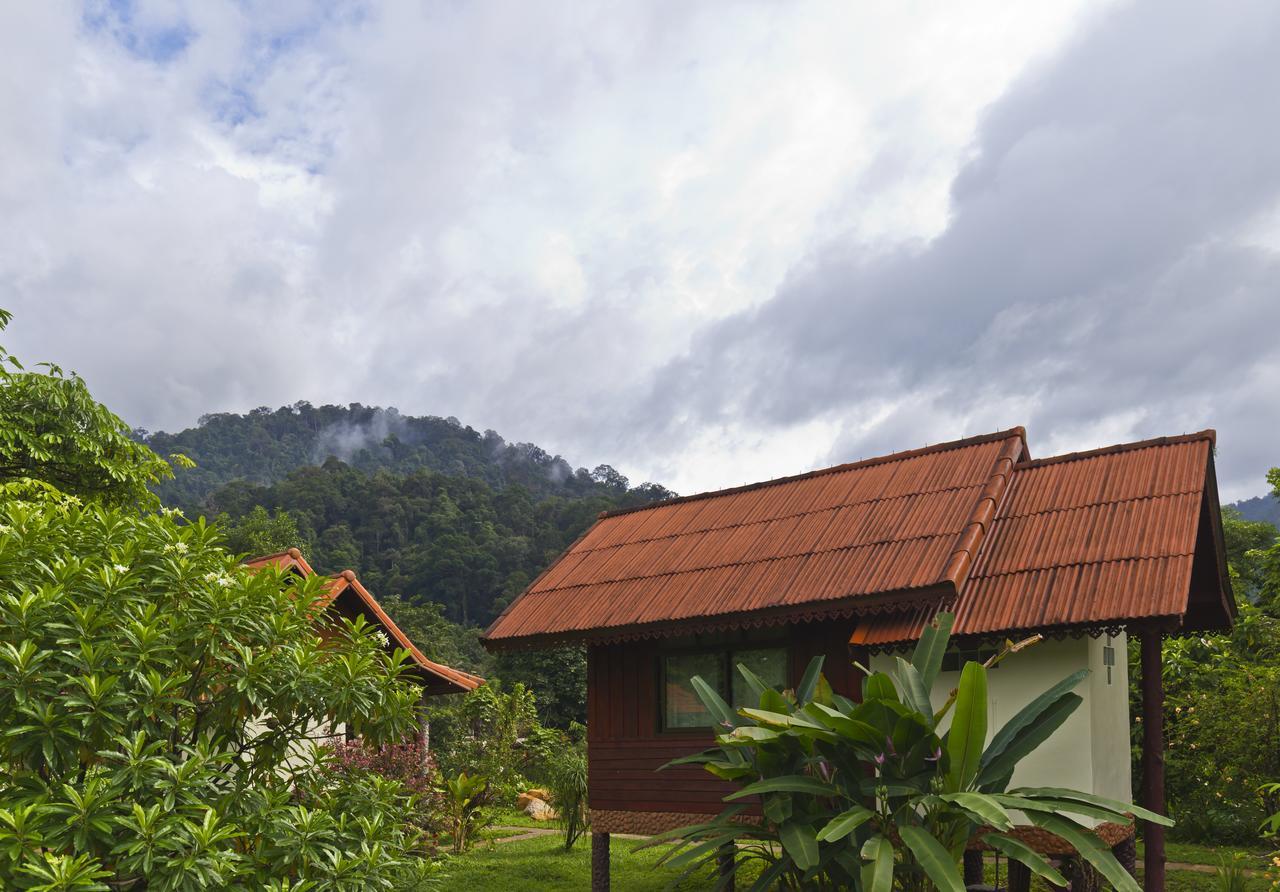 เขาสก ริเวอร์ฟรอนต์ รีสอร์ต Hotel Khao Sok National Park ภายนอก รูปภาพ