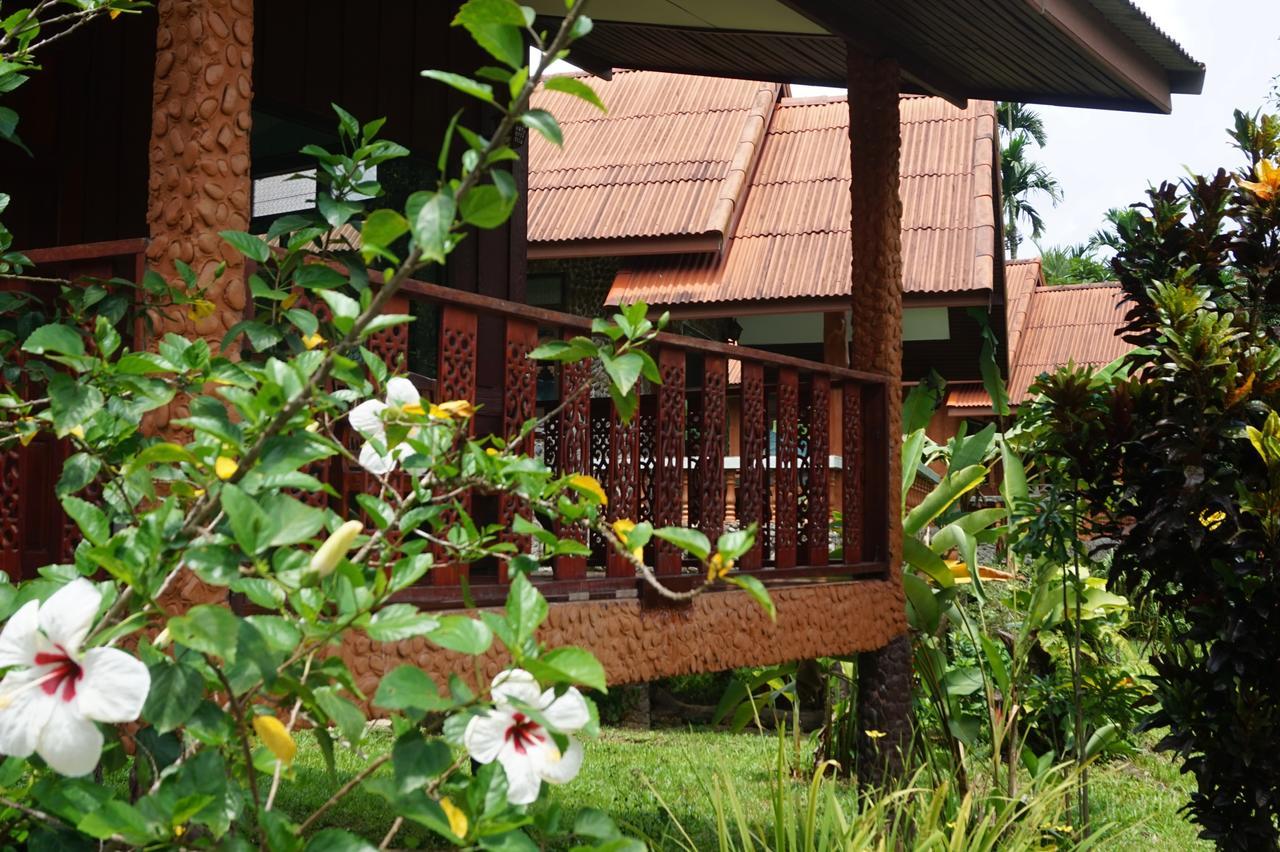 เขาสก ริเวอร์ฟรอนต์ รีสอร์ต Hotel Khao Sok National Park ภายนอก รูปภาพ
