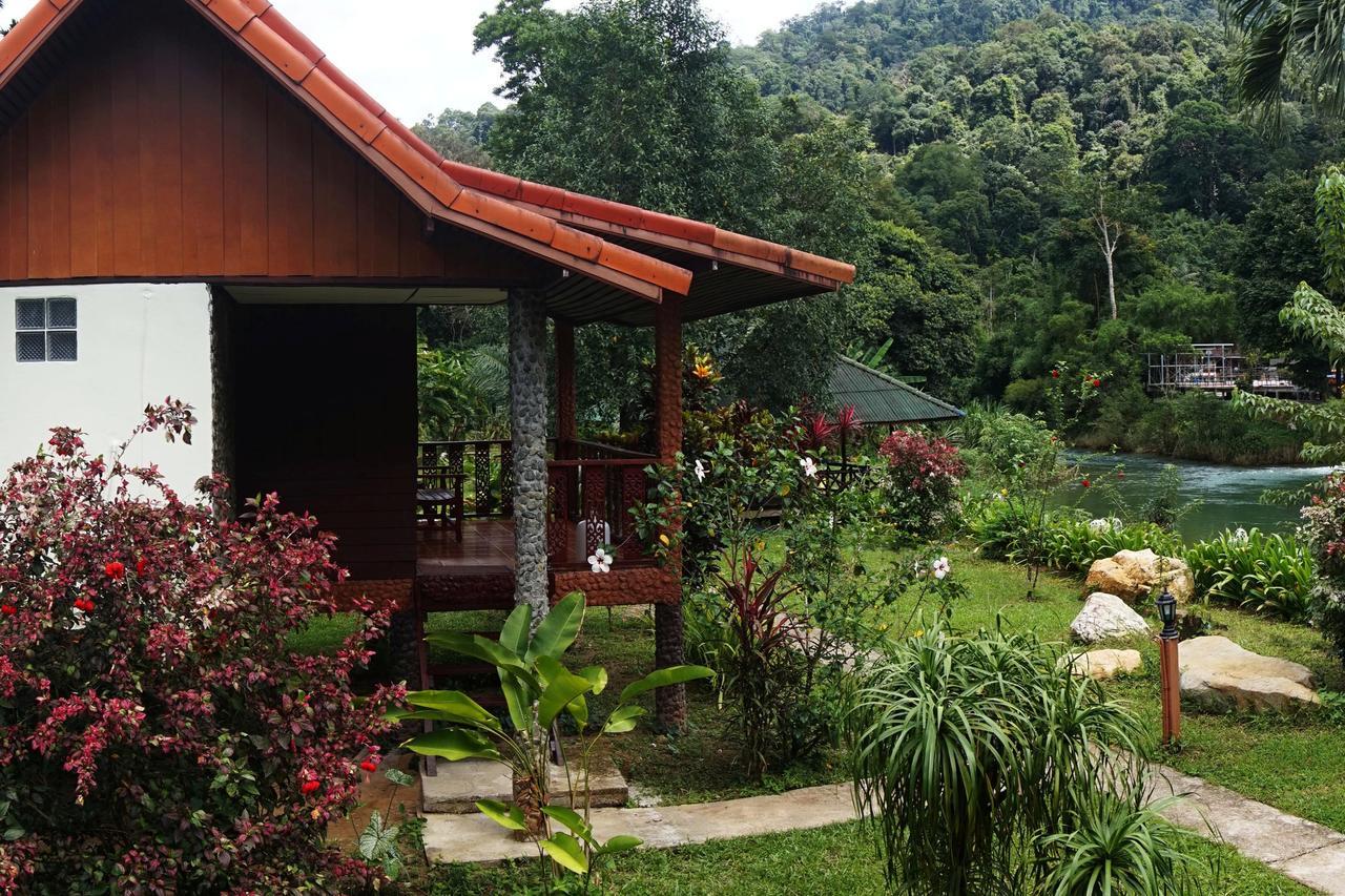 เขาสก ริเวอร์ฟรอนต์ รีสอร์ต Hotel Khao Sok National Park ภายนอก รูปภาพ
