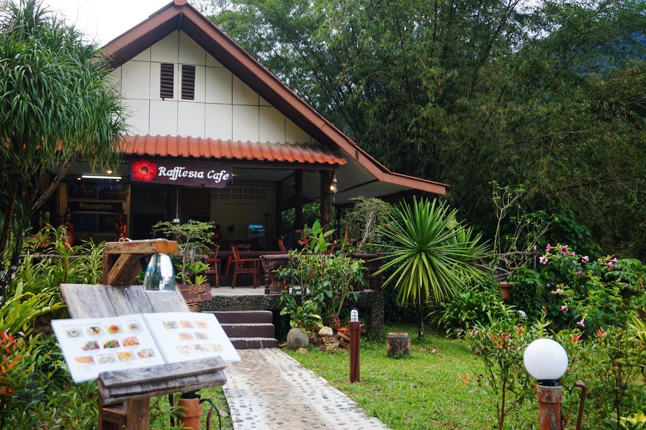 เขาสก ริเวอร์ฟรอนต์ รีสอร์ต Hotel Khao Sok National Park ภายนอก รูปภาพ