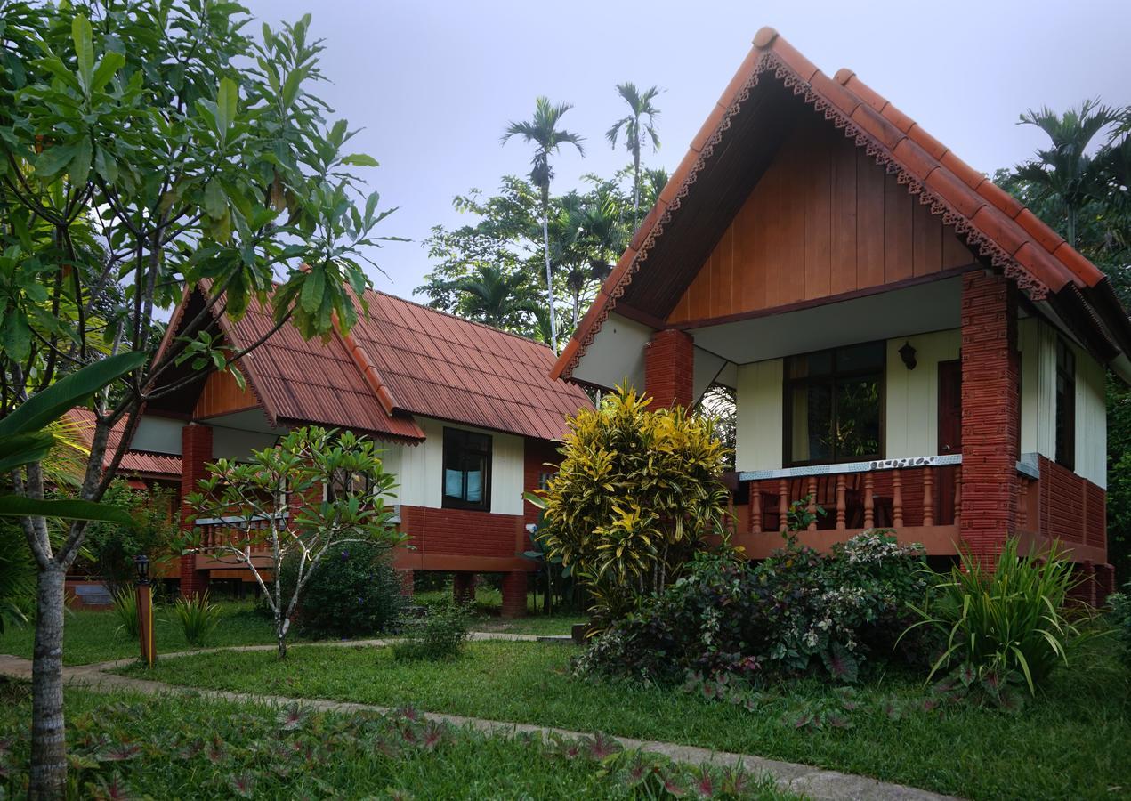 เขาสก ริเวอร์ฟรอนต์ รีสอร์ต Hotel Khao Sok National Park ภายนอก รูปภาพ