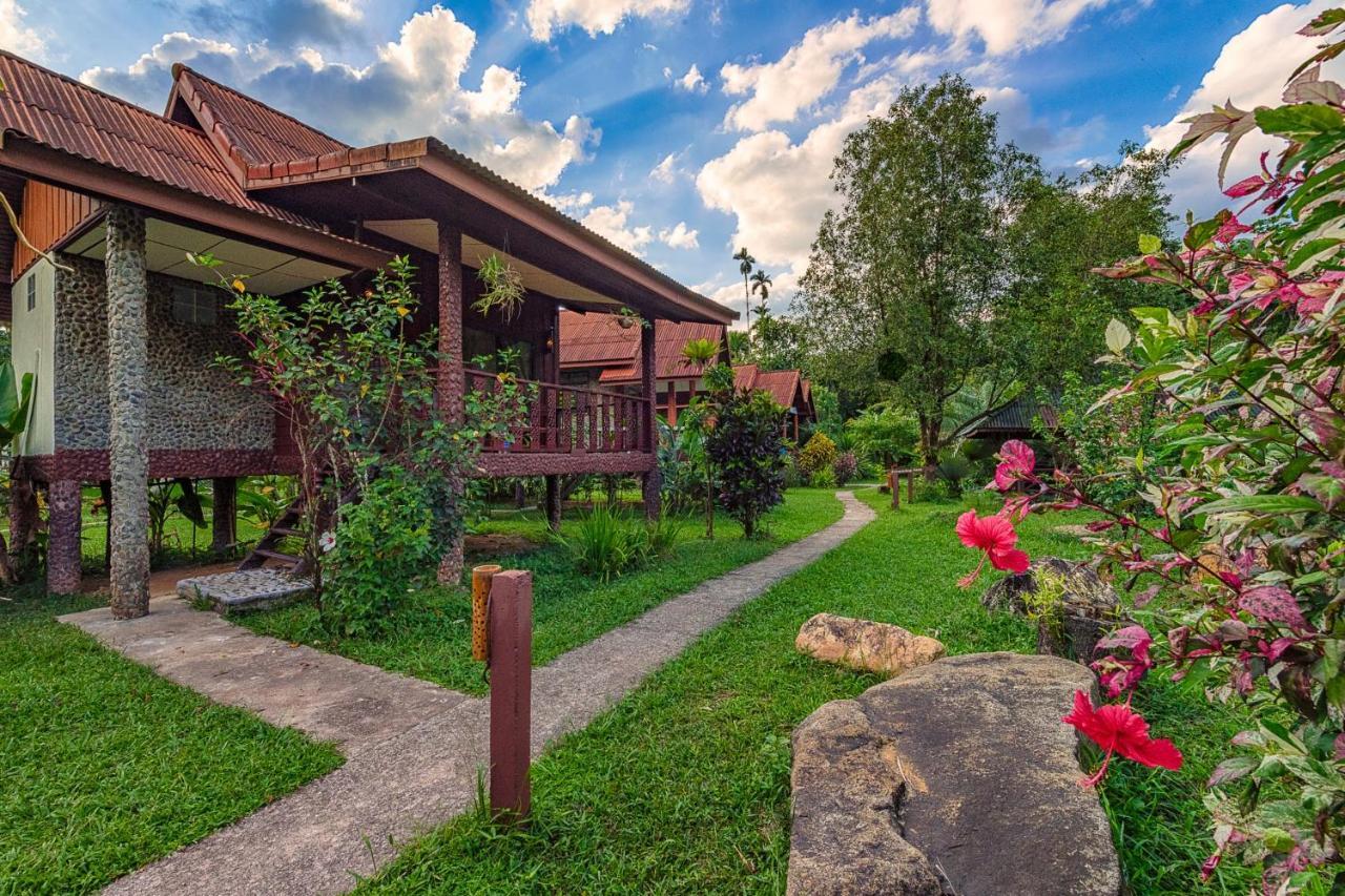 เขาสก ริเวอร์ฟรอนต์ รีสอร์ต Hotel Khao Sok National Park ภายนอก รูปภาพ