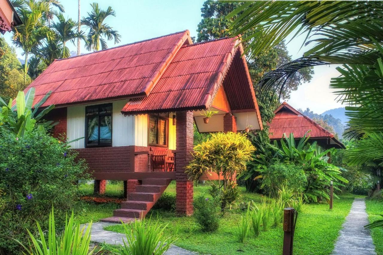 เขาสก ริเวอร์ฟรอนต์ รีสอร์ต Hotel Khao Sok National Park ภายนอก รูปภาพ