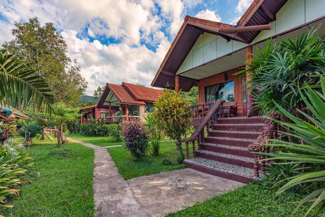 เขาสก ริเวอร์ฟรอนต์ รีสอร์ต Hotel Khao Sok National Park ภายนอก รูปภาพ